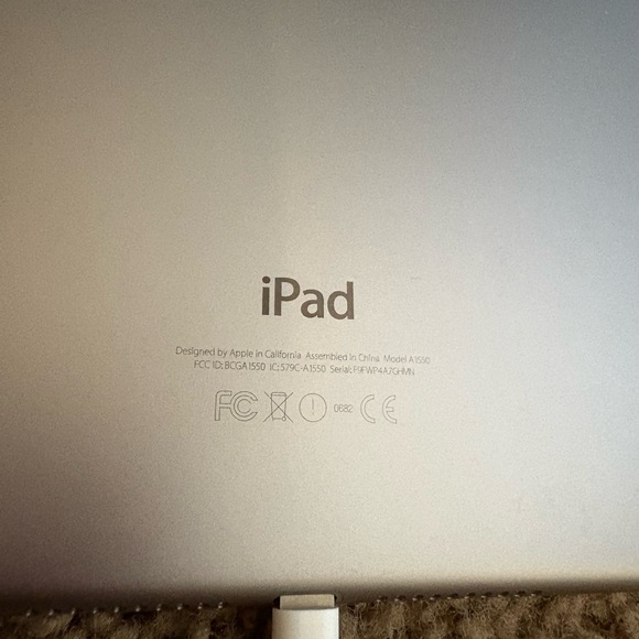 iPad mini 4 Cellular version - Picture 2 of 4